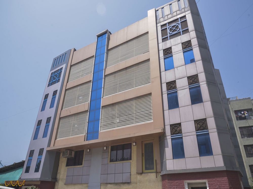 Oyo 18615 Jaya Mahal in Thane, India