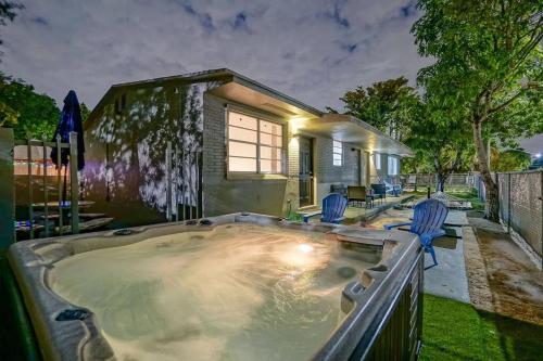 Wynwood Bungalow Hottub & Pking — 4-Star Luxury Hotel in Miami, United States