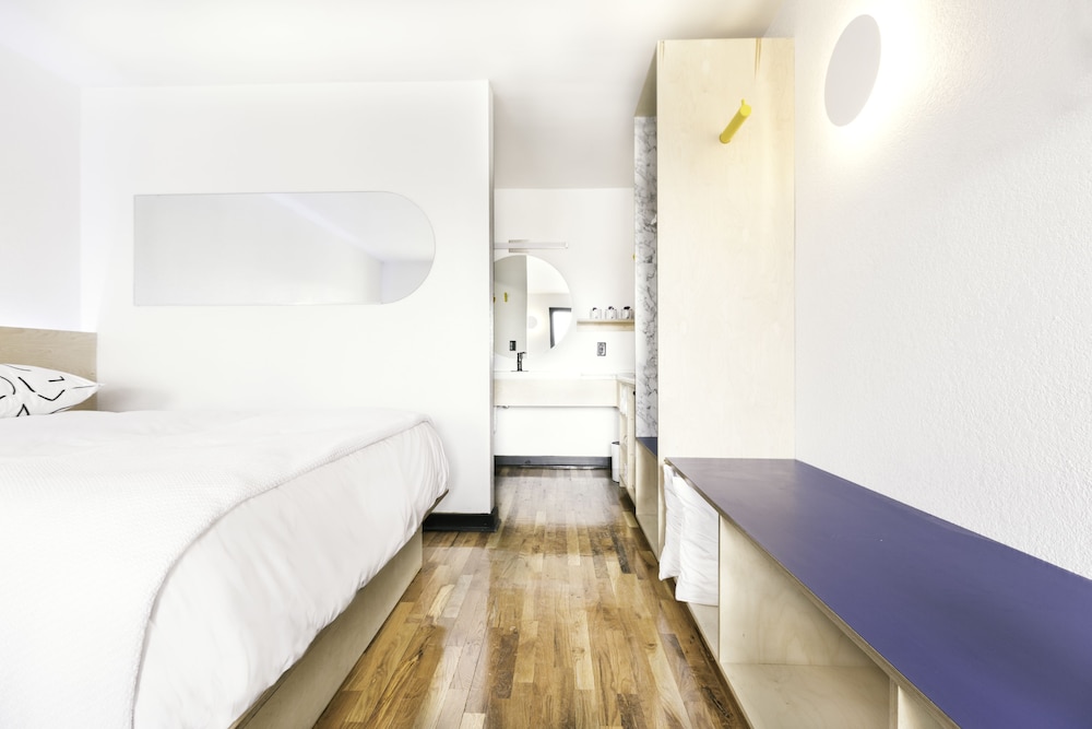 The Iris Motel - photo 8
