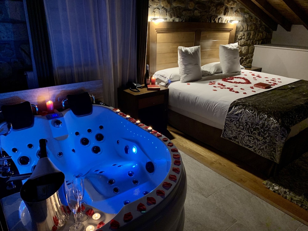 Akla Hotel Suites Valles Pasiegos — hotel in Saro