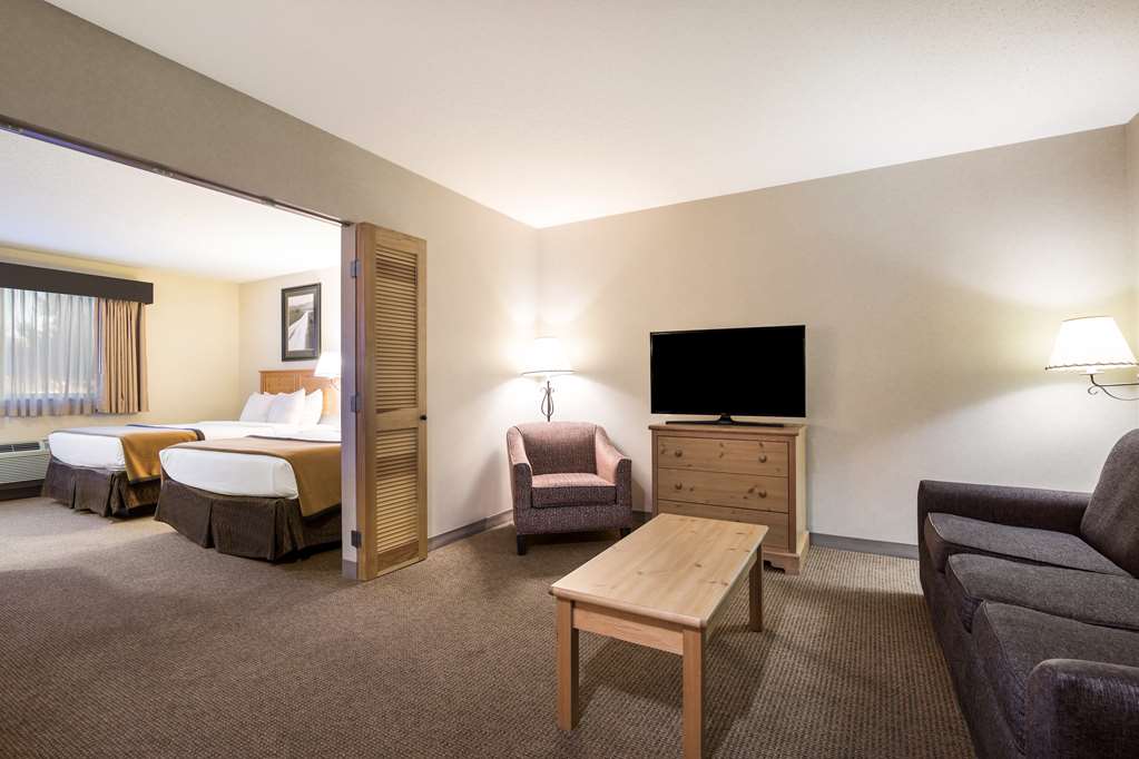 Best Western Golden Spike Inn & Suites - photo 11