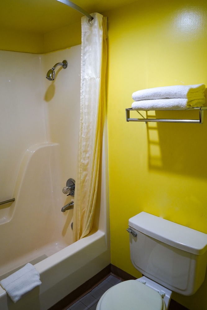 Sunset Inn Clarksville - photo 35