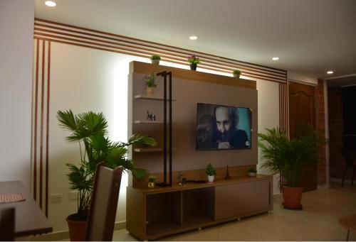 Moderno y céntrico apartamento con impresionantes vistas a la montaña 202 — 4-Star Luxury Hotel in Medellin, Colombia