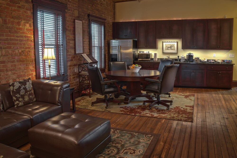 The Hackett Hotel - photo 2