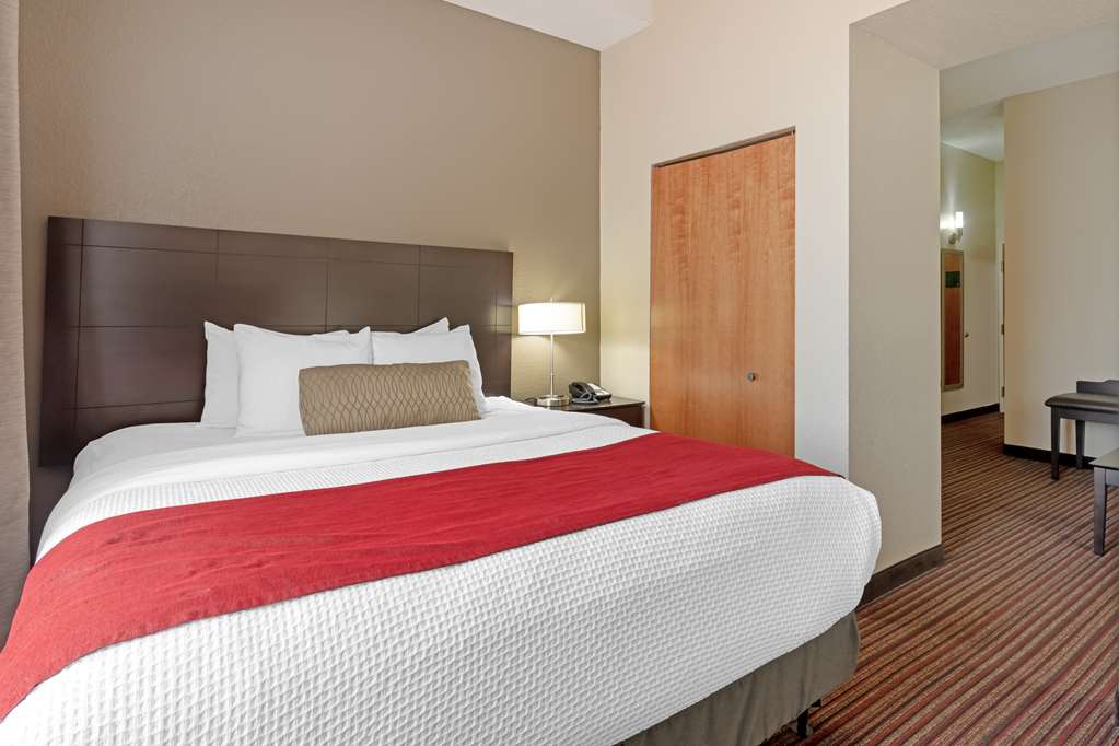 Best Western Plus Bradbury Inn & Suites - photo 35