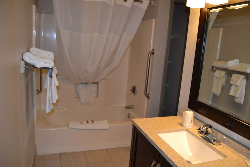 Days Inn and Suites by Wyndham Sikeston - photo 32