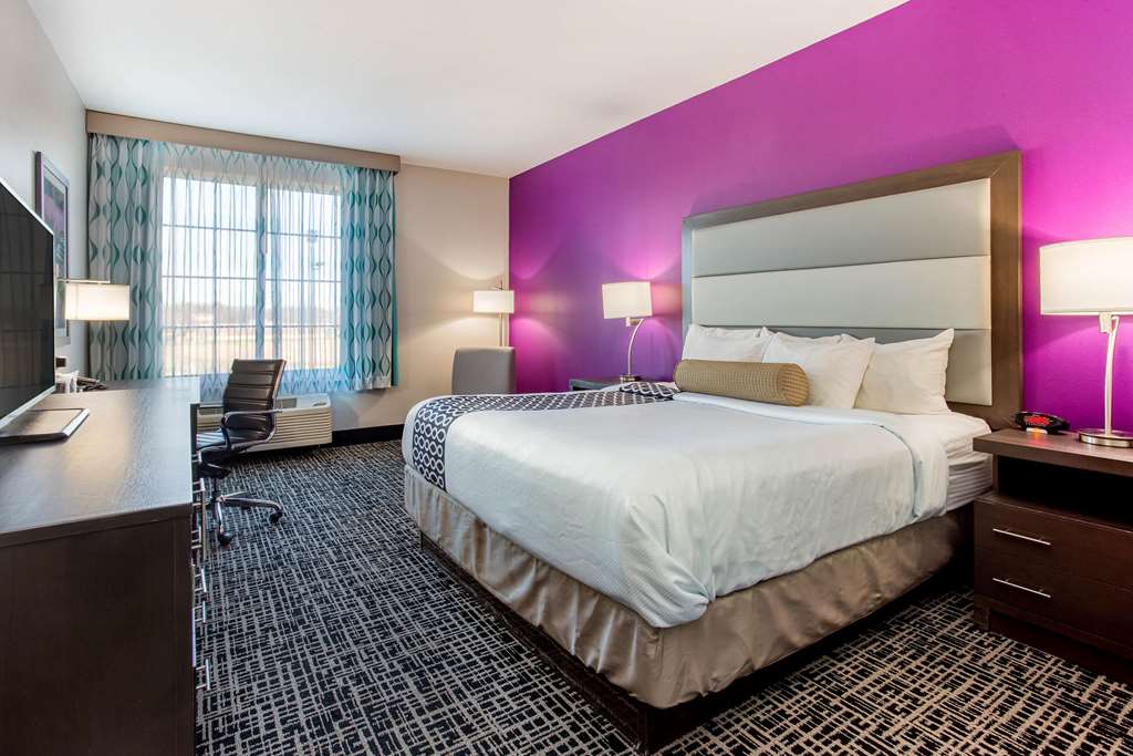 La Quinta Inn & Suites by Wyndham Springfield IL - photo 35