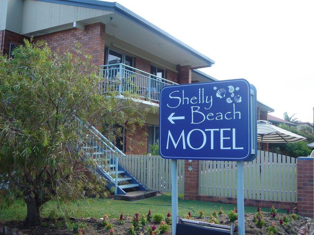Shelly Beach Motel - carbon neutral hotel in Urangan