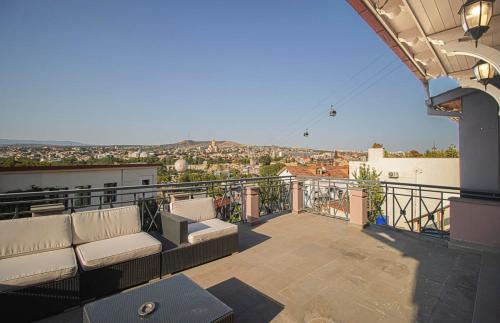 3BR Scenic Terrace Apt in Abanotubani By Wehost — 4-Star Luxury Hotel in Tbilisi, Georgia