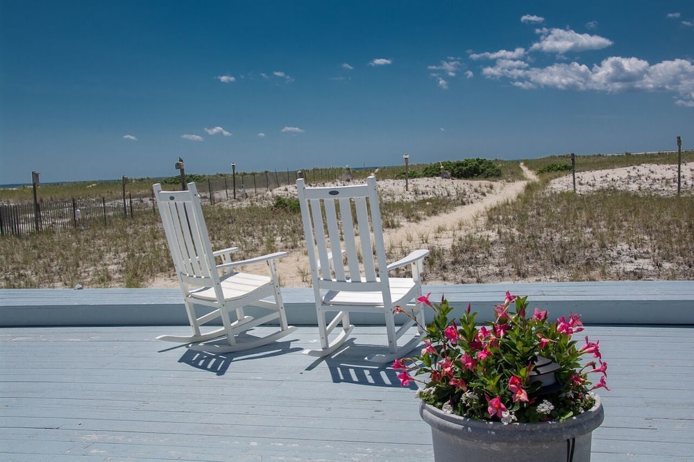 East Harbour Motel And Cottages — West Yarmouth