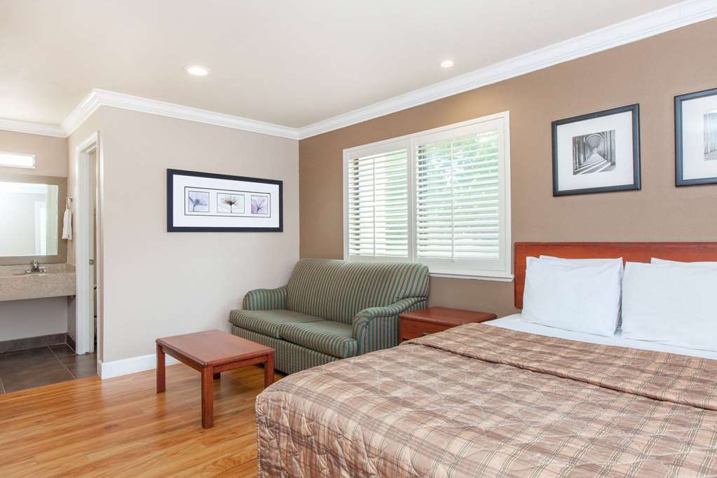 Days Inn by Wyndham San Francisco S Oyster Point Airport - photo 10