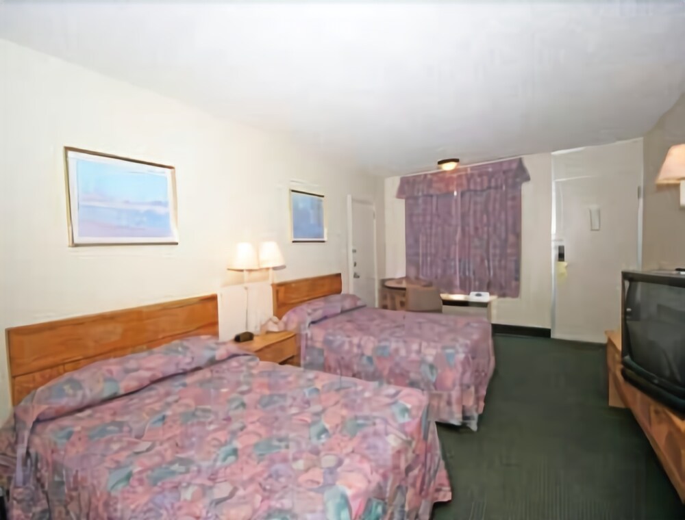 Super 8 by Wyndham Dunn - photo 4