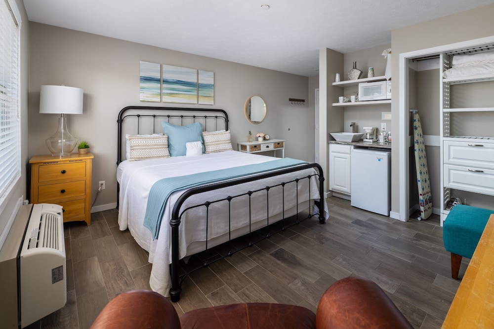 Old Harbor Inn in South Haven, United States