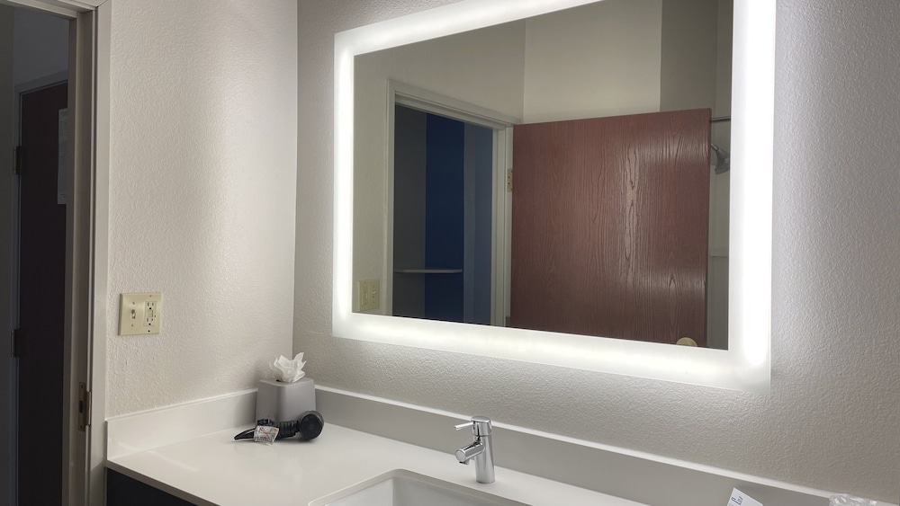 Holiday Inn Express Hotel & Suites Decatur by IHG - photo 25