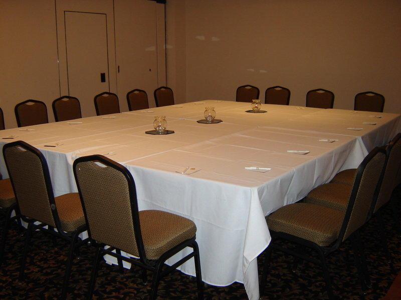 Airport Plaza Inn and Conference Center - photo 17