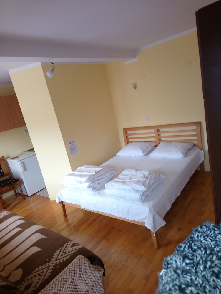 Apartments And Rooms Vicko 10366143 — Krusevac