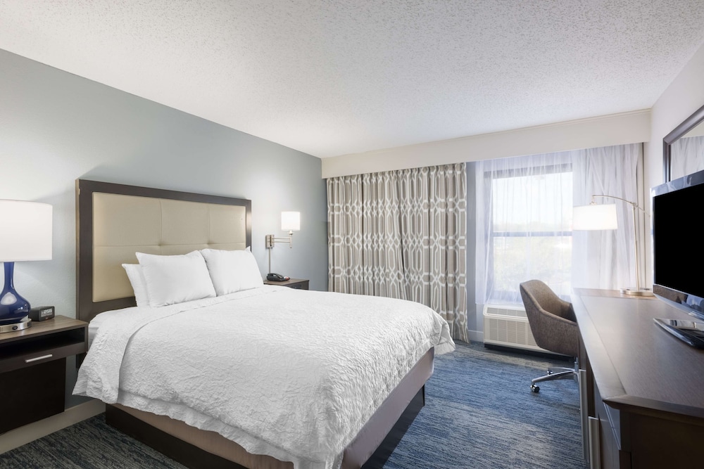 Hampton Inn Mount Airy - photo 14
