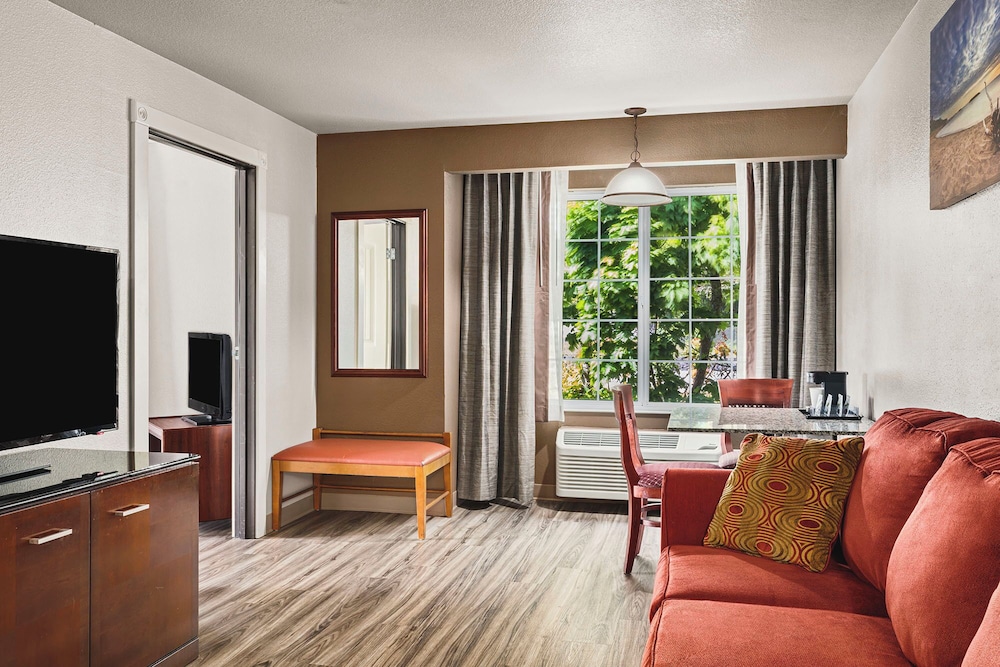 The Ashley Inn & Suites - photo 39