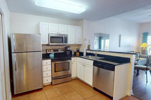 305 Madeira Bay Resort - photo 22