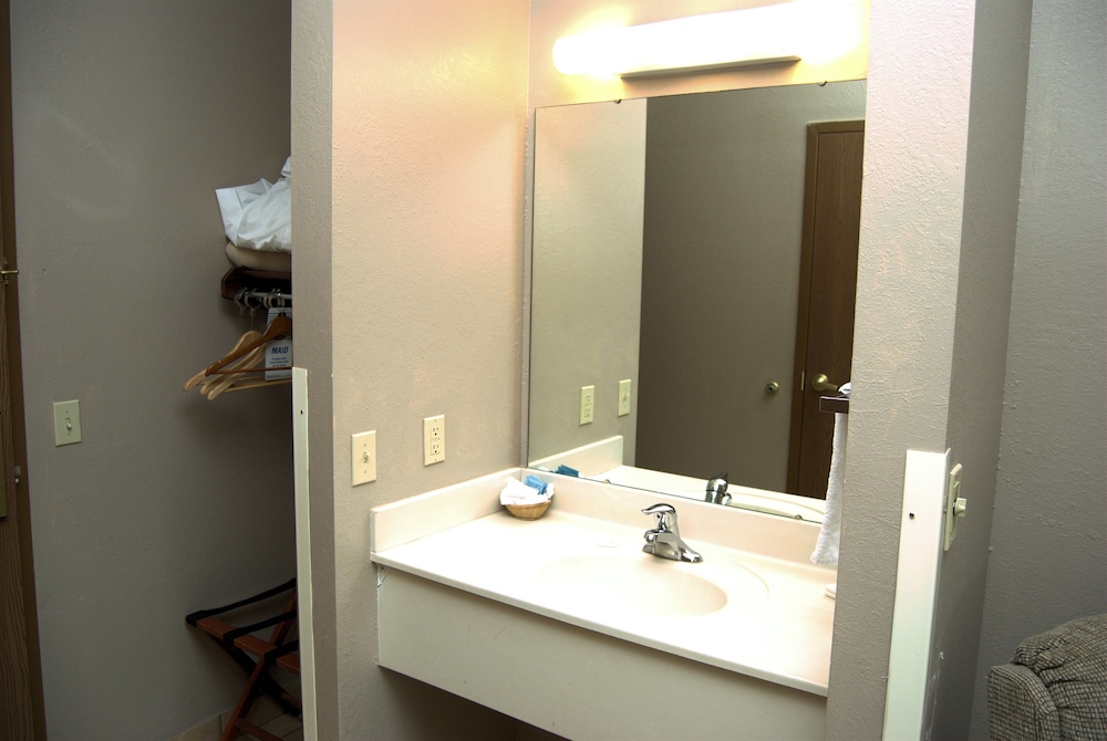 Commodore Resort - photo 26