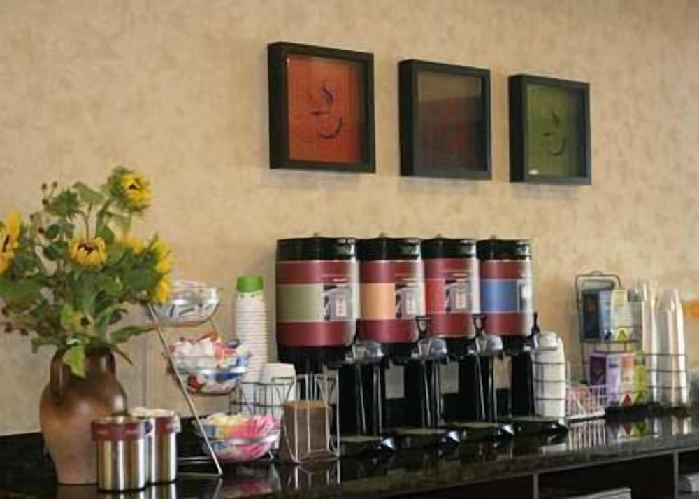 Hampton Inn & Suites Lodi - photo 22