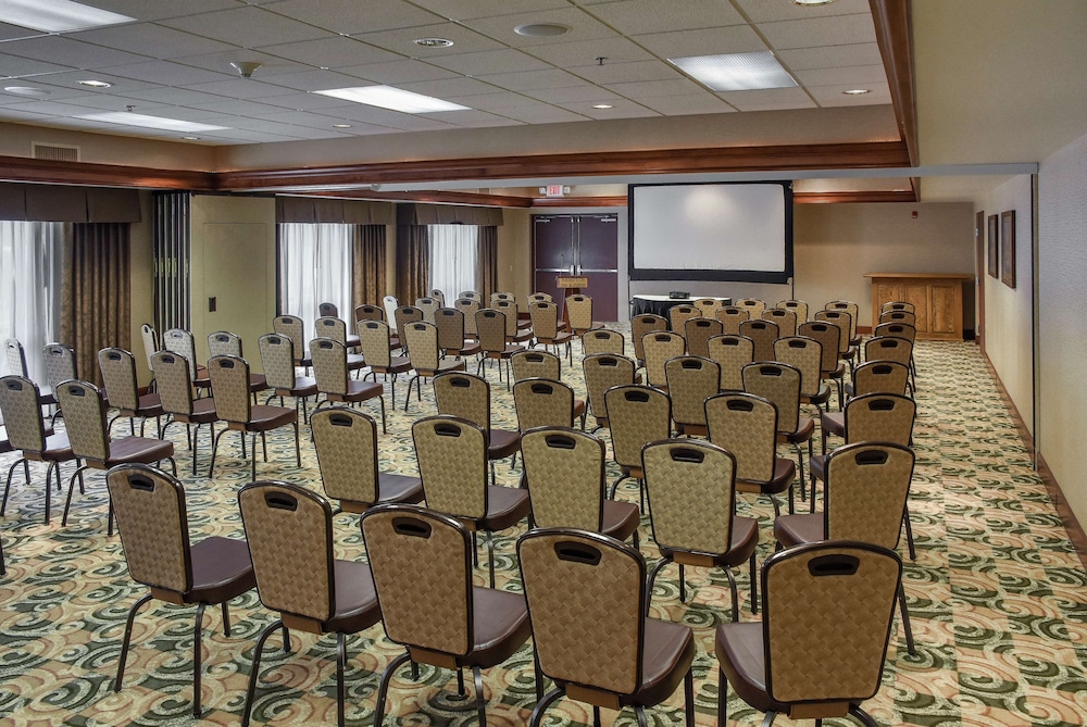 Hampton Inn & Suites Youngstown Canfield - photo 71