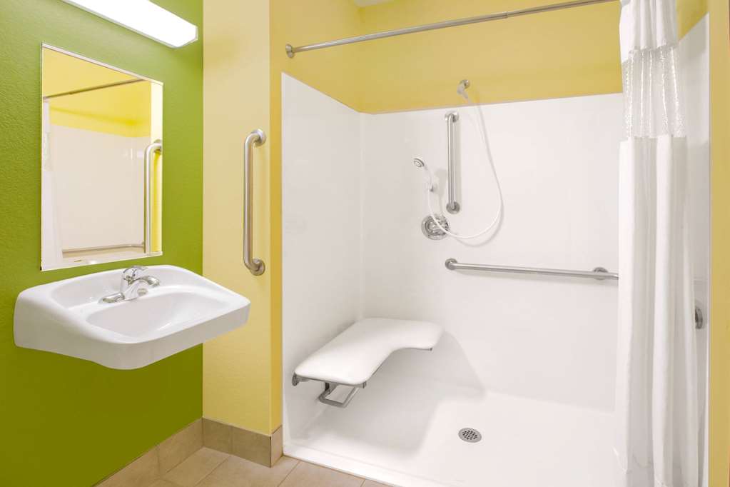 Microtel Inn & Suites by Wyndham Delphos - photo 8