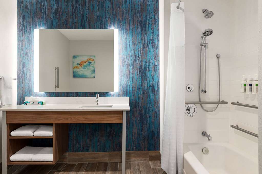 La Quinta Inn & Suites by Wyndham Austin South - photo 10