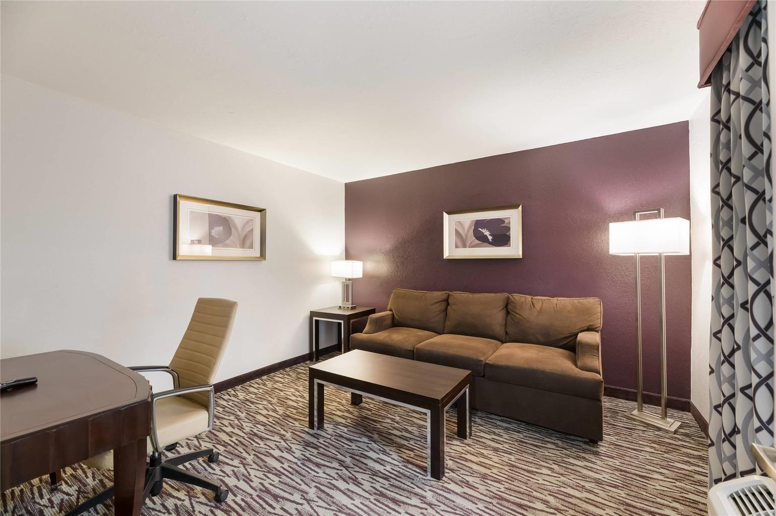 Clarion Inn & Suites Across From Universal Orlando Resort - photo 40