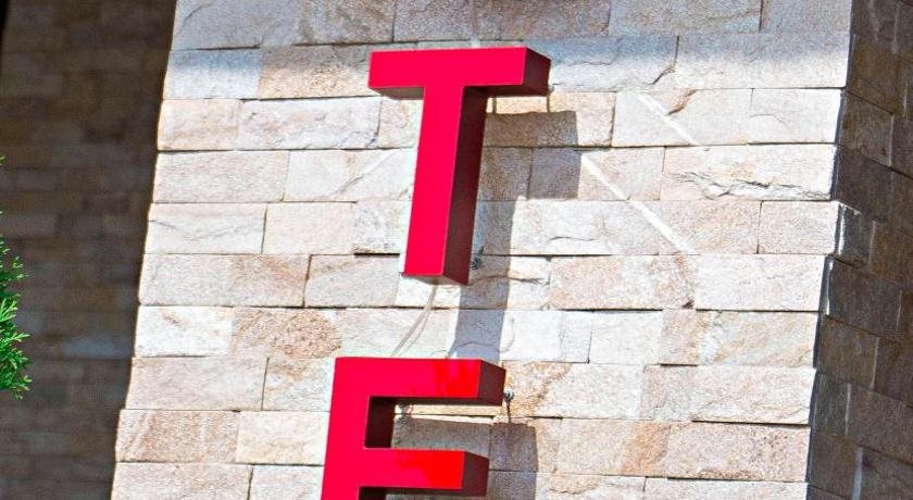 Viro in Chornomors'k, Ukraine