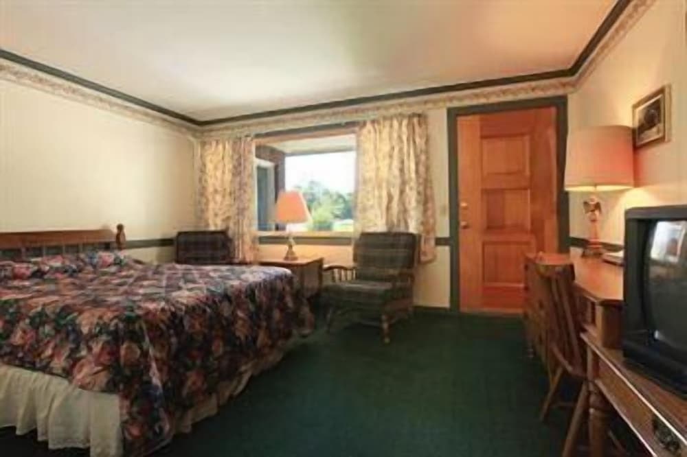 Ladd Brook Inn - photo 2