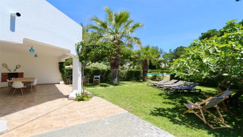 Fig Villa CleverDetails Sleep 8 Pool Children Playground Ténis court — 4-Star Luxury Hotel in Vilamoura, Portugal