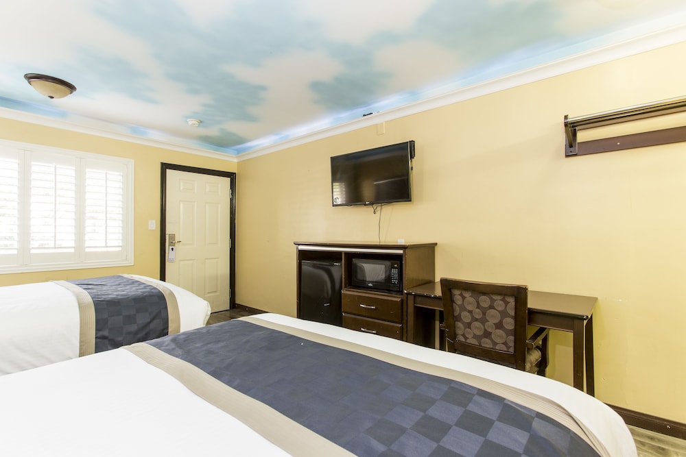 Hollywood Palms Inn and Suites - photo 56