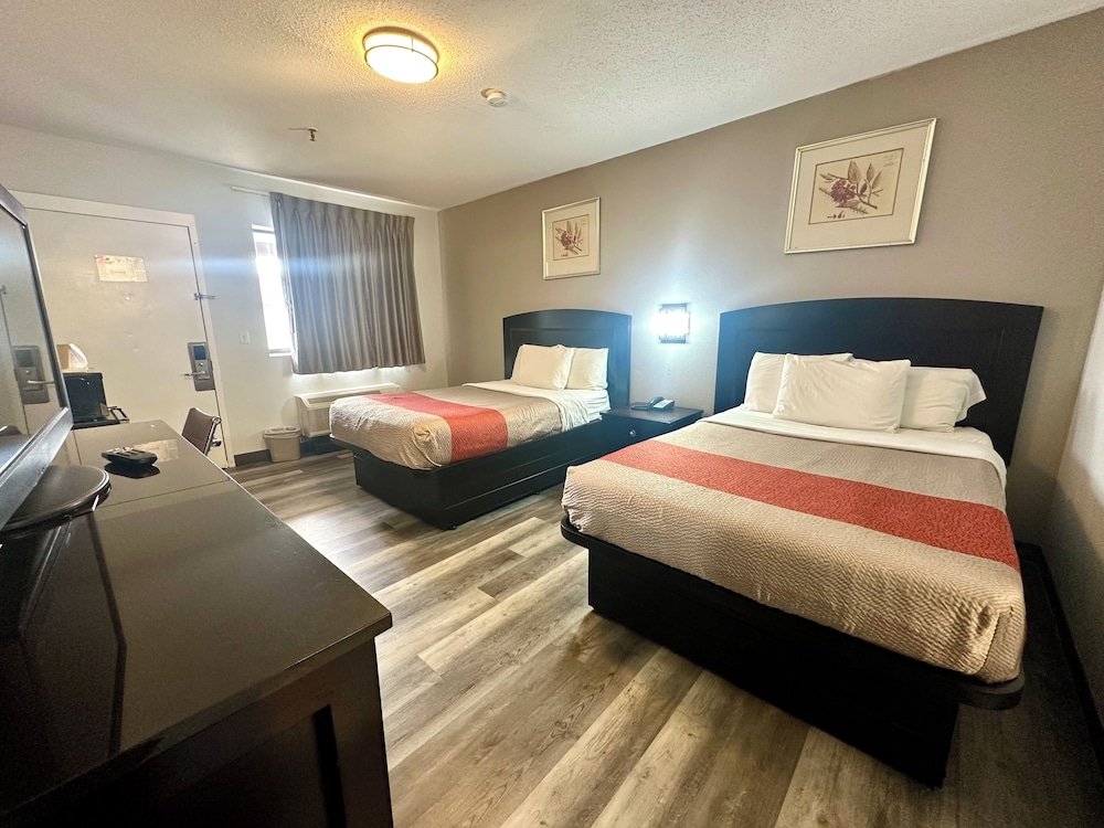 Red Carpet Inn Norwalk - photo 10
