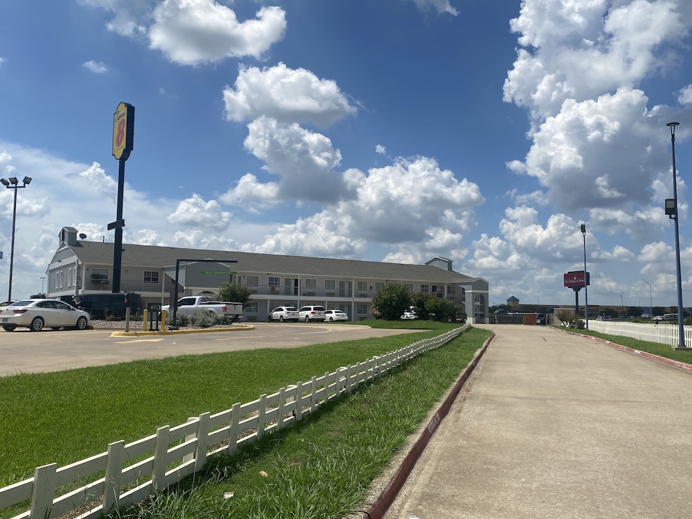 Super 8 by Wyndham Terrell - photo 11