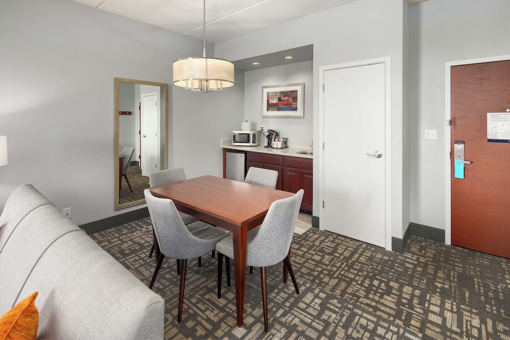 Hampton Inn Louisville Northeast - photo 21