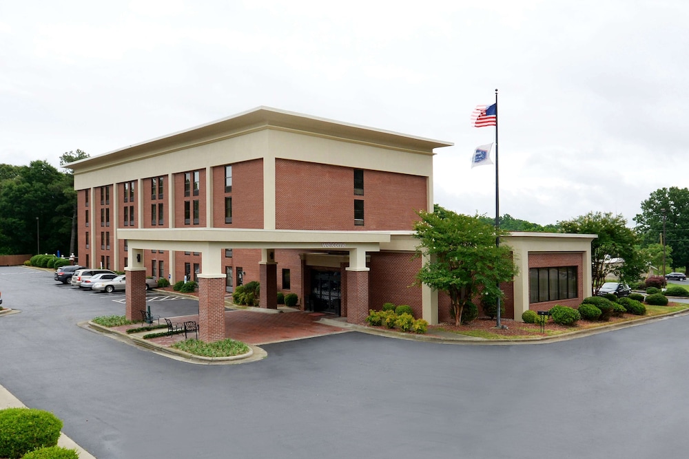 Hampton Inn Roxboro - carbon neutral hotel in Roxboro