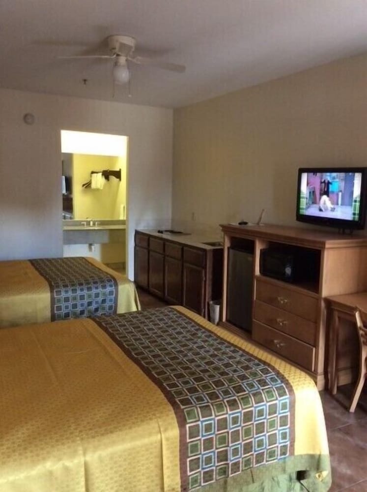 Texas Inn Weslaco - photo 21