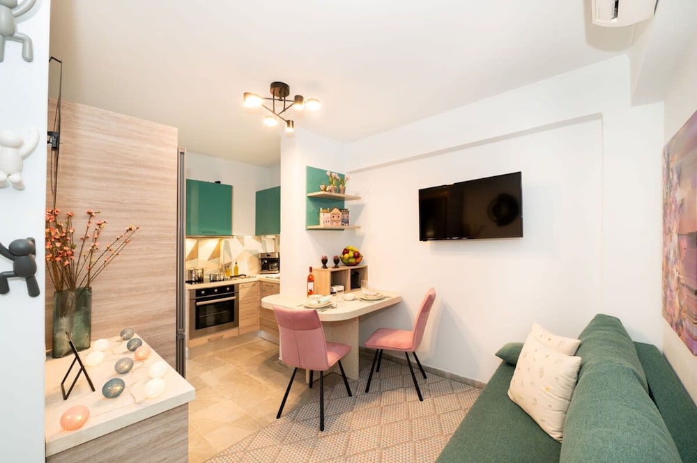 Urban Bloom Oasis Mini Zen Maison — 4-Star Luxury Hotel in Kalamata, Greece