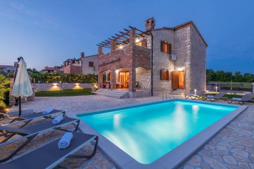Villa Paradis 6 — 4-Star Luxury Hotel in Svetvincenat, Croatia