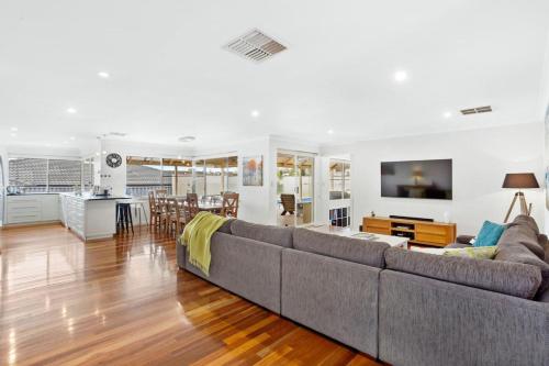 5br Retreat With Pool Table Tennis And Pure Relaxation — Perth