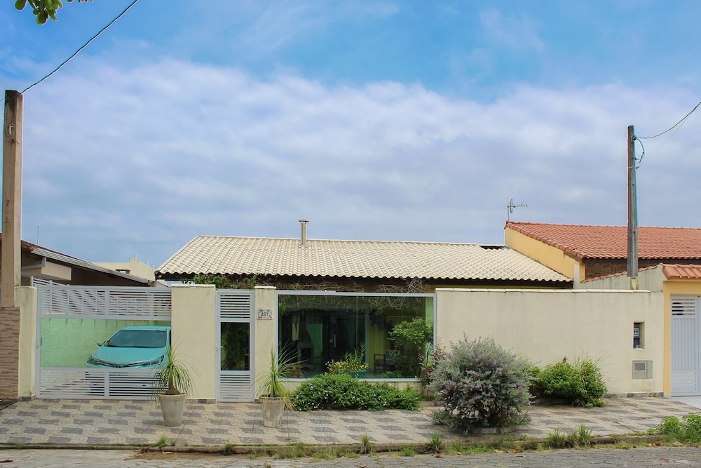 P004 Casa com 3 dormitórios churrasqueira e apenas 150m da praia — 4-Star Luxury Hotel in Peruibe, Brasil