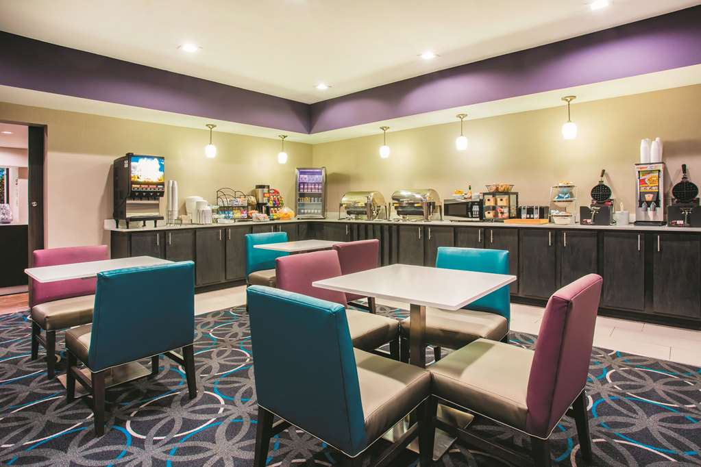 La Quinta Inn & Suites by Wyndham Russellville - photo 28
