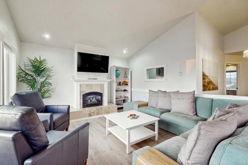 Cottage on the Crest — 4-Star Luxury Hotel in Westport, United States