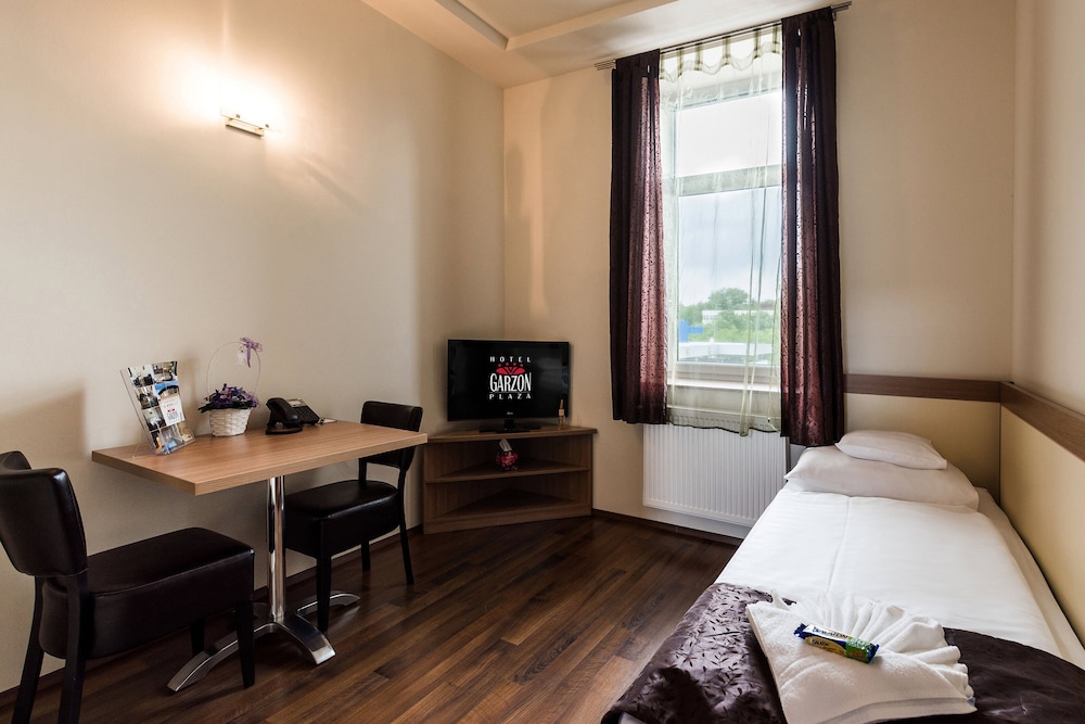 Hotel Garzon Plaza — Gyor — photo 5