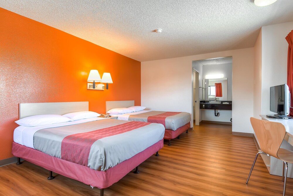 Motel 6 Los Angeles Harbor City - photo 12
