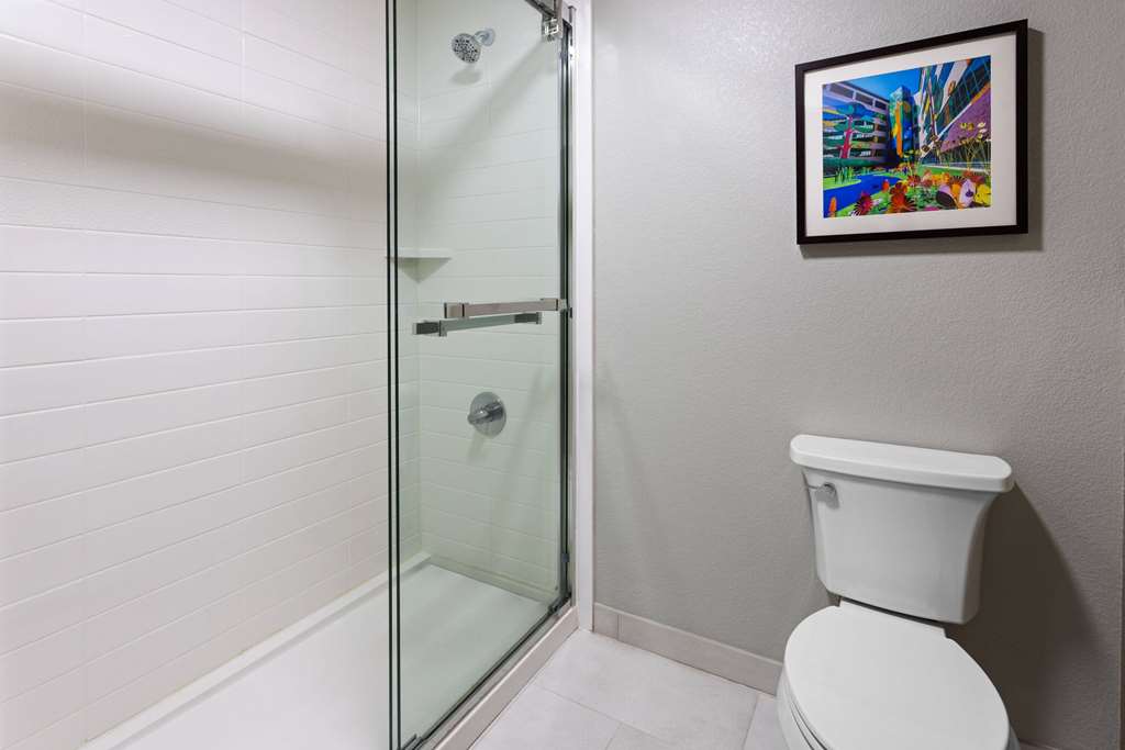 La Quinta Inn & Suites by Wyndham Memphis I 240 - photo 26