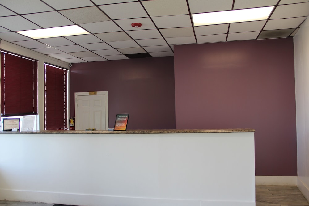 LoneStar Inn & Suites - photo 2