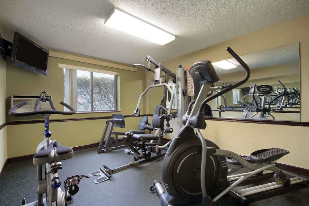 Super 8 by Wyndham Homewood Birmingham Area - photo 21