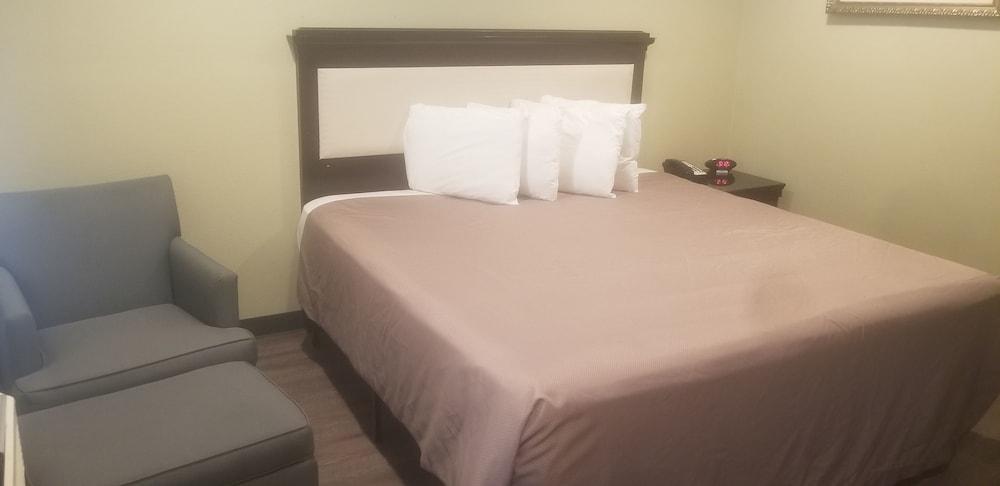 Le Blanc Inn & Suites - photo 8